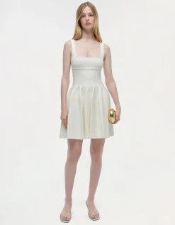 Ausgestelltes Mini-Kleid