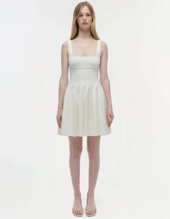 Ausgestelltes Mini-Kleid