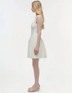 Ausgestelltes Mini-Kleid