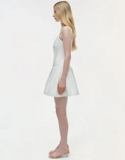 Ausgestelltes Mini-Kleid