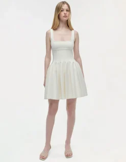 Ausgestelltes Mini-Kleid