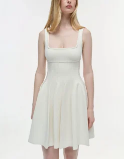Ausgestelltes Mini-Kleid