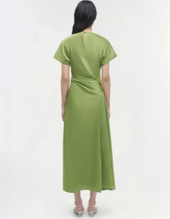 Ausgestelltes Satin-Kleid mit Drapierung