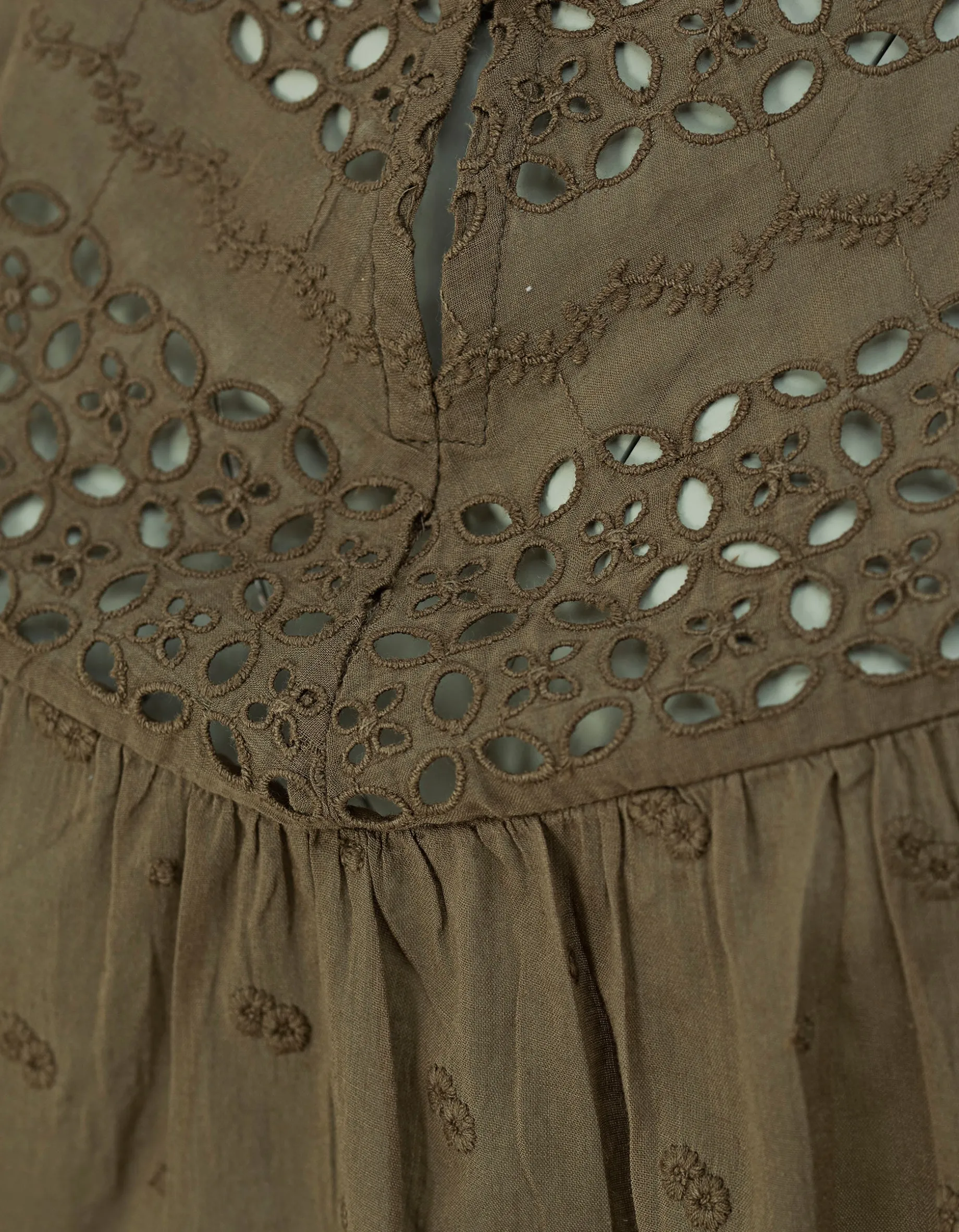Bestickte Cropped Bluse Mikki mit Lochspitze