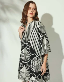 Besticktes Leinen-Kleid
