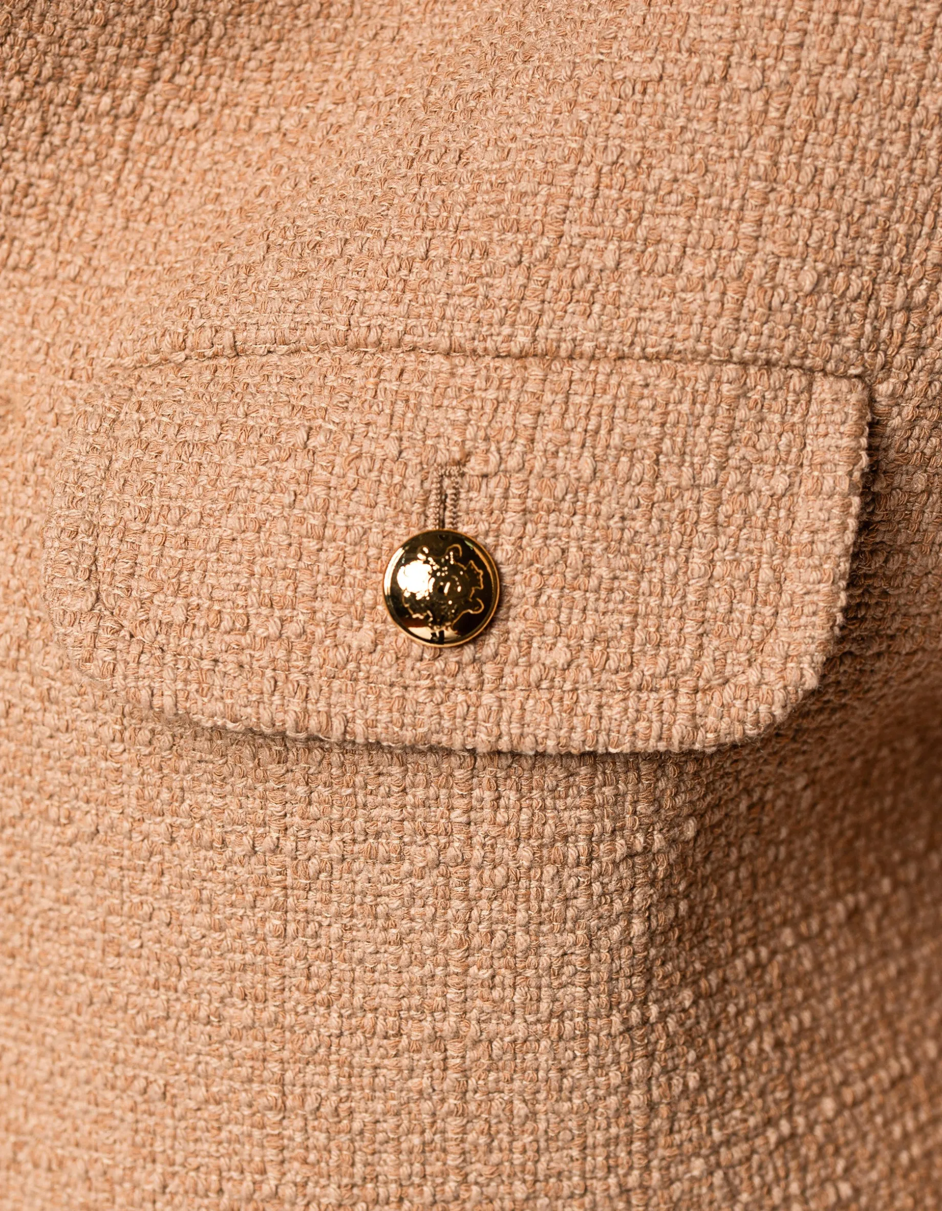 Bouclé-Jacke mit geprägten Knöpfen