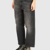 Destroyed-Boyfriend-Jeans