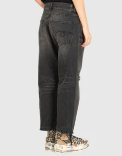 Destroyed-Boyfriend-Jeans