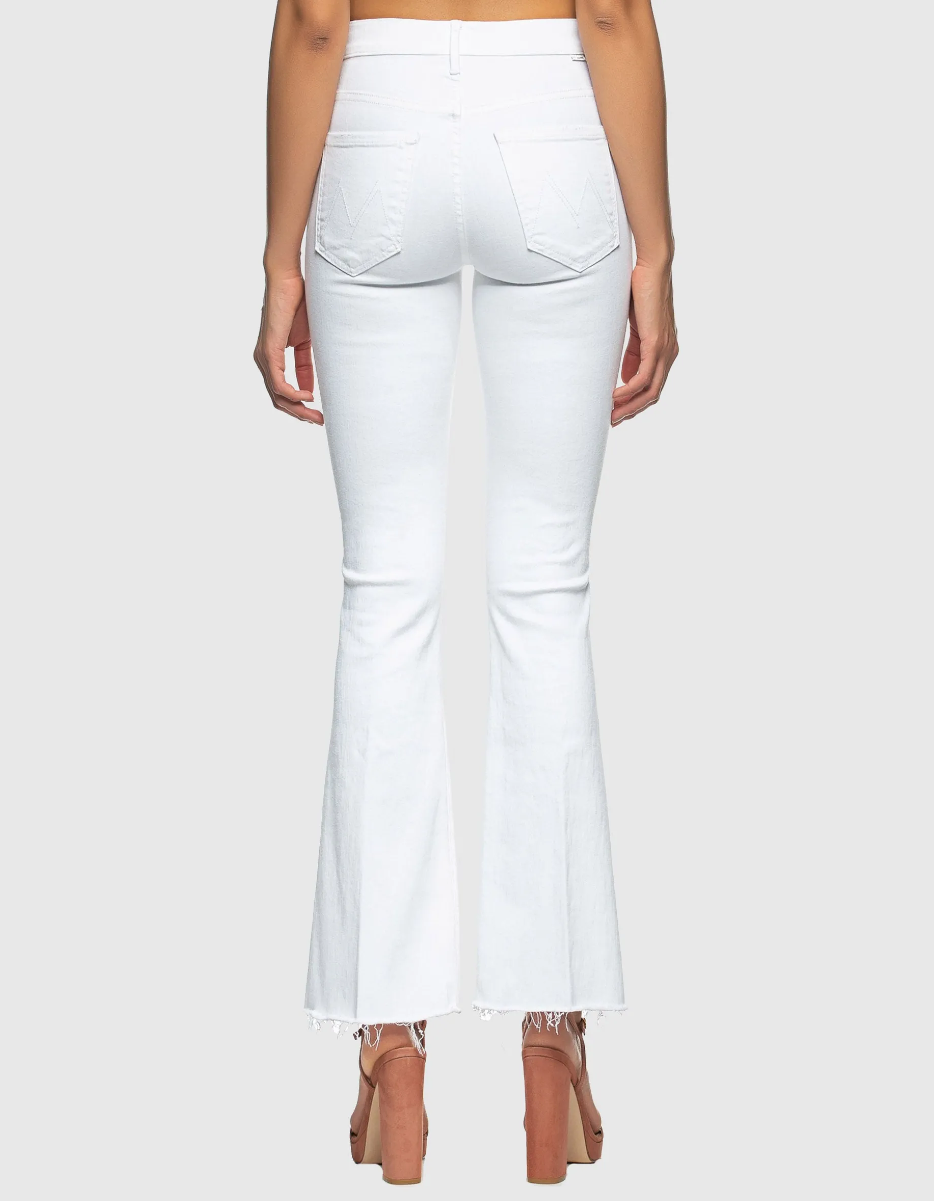 Flared-Leg Jeans mit offenem Saum