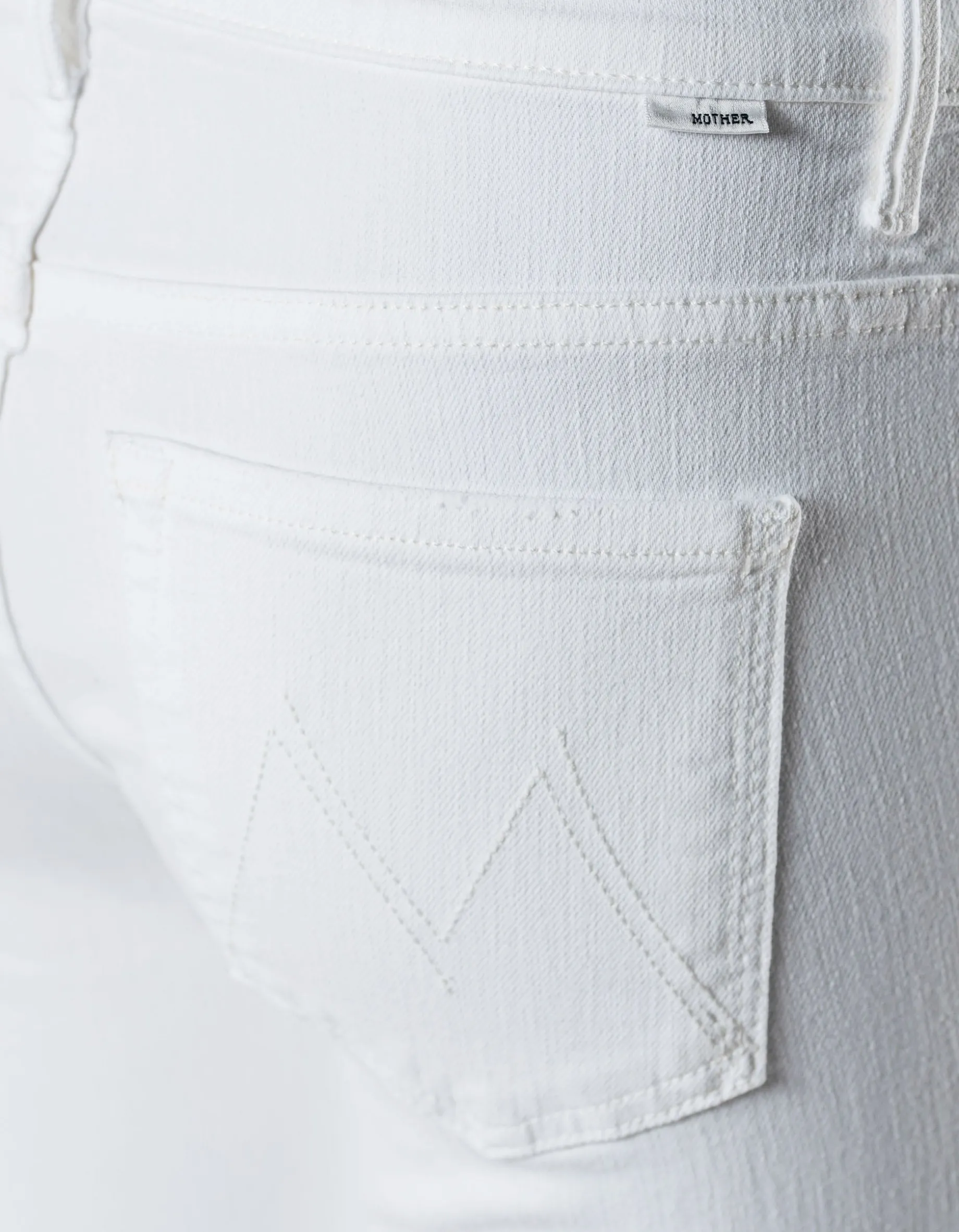 Flared-Leg Jeans mit offenem Saum