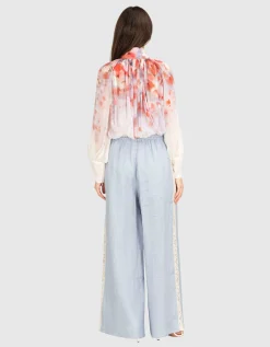 Florale Bluse Crush mit dekorativen Knöpfen