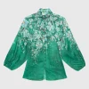 Florale Bluse Everley mit dekorativen Knöpfen