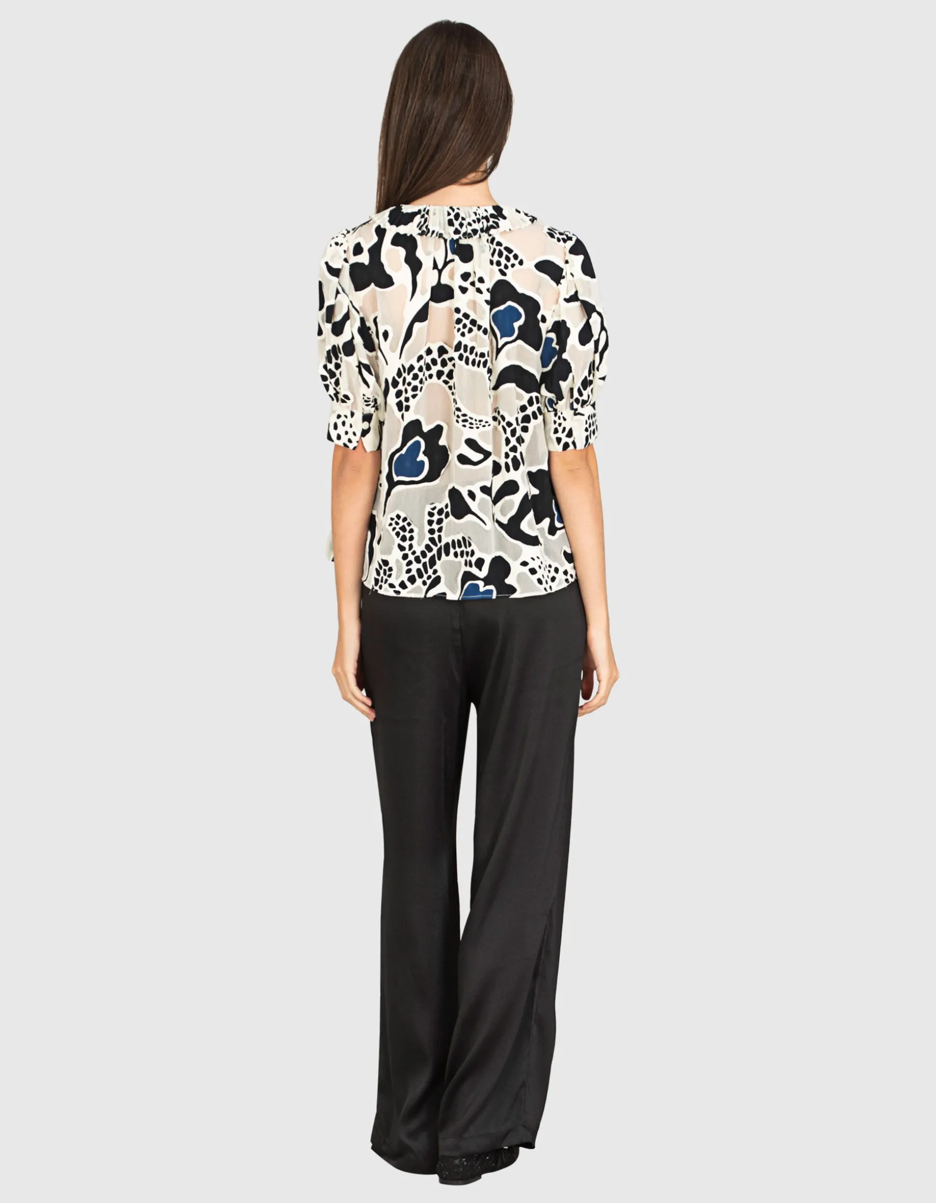 Gemusterte Kurzarm-Bluse mit Binde-Detail
