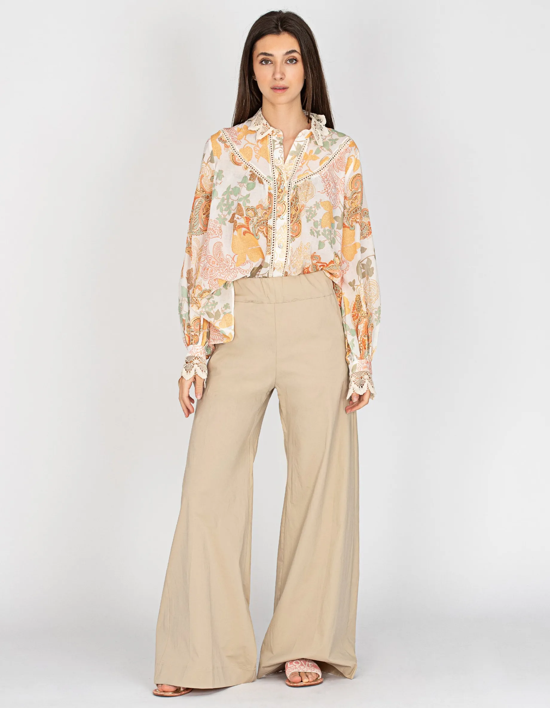 Gemusterte Loose-Fit Bluse mit Häkel-Details