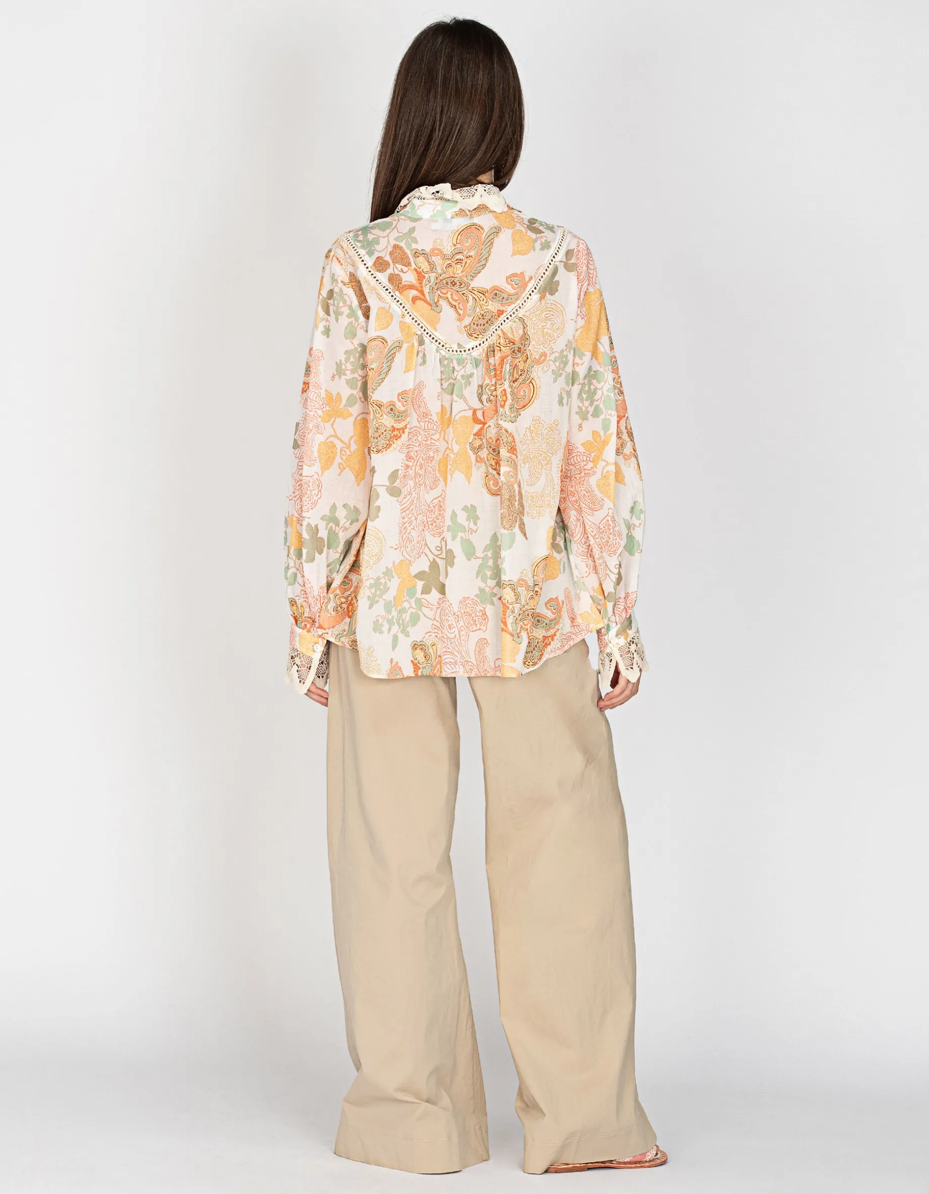 Gemusterte Loose-Fit Bluse mit Häkel-Details