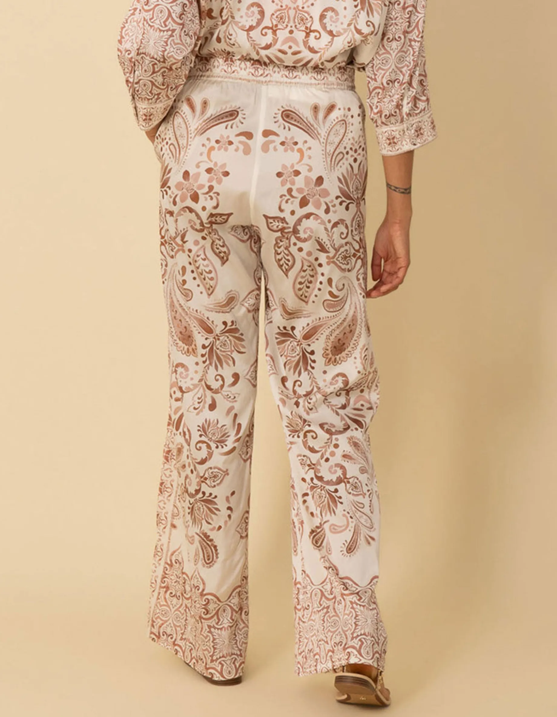 Gemusterte Wide-Leg Hose mit Seidenanteil