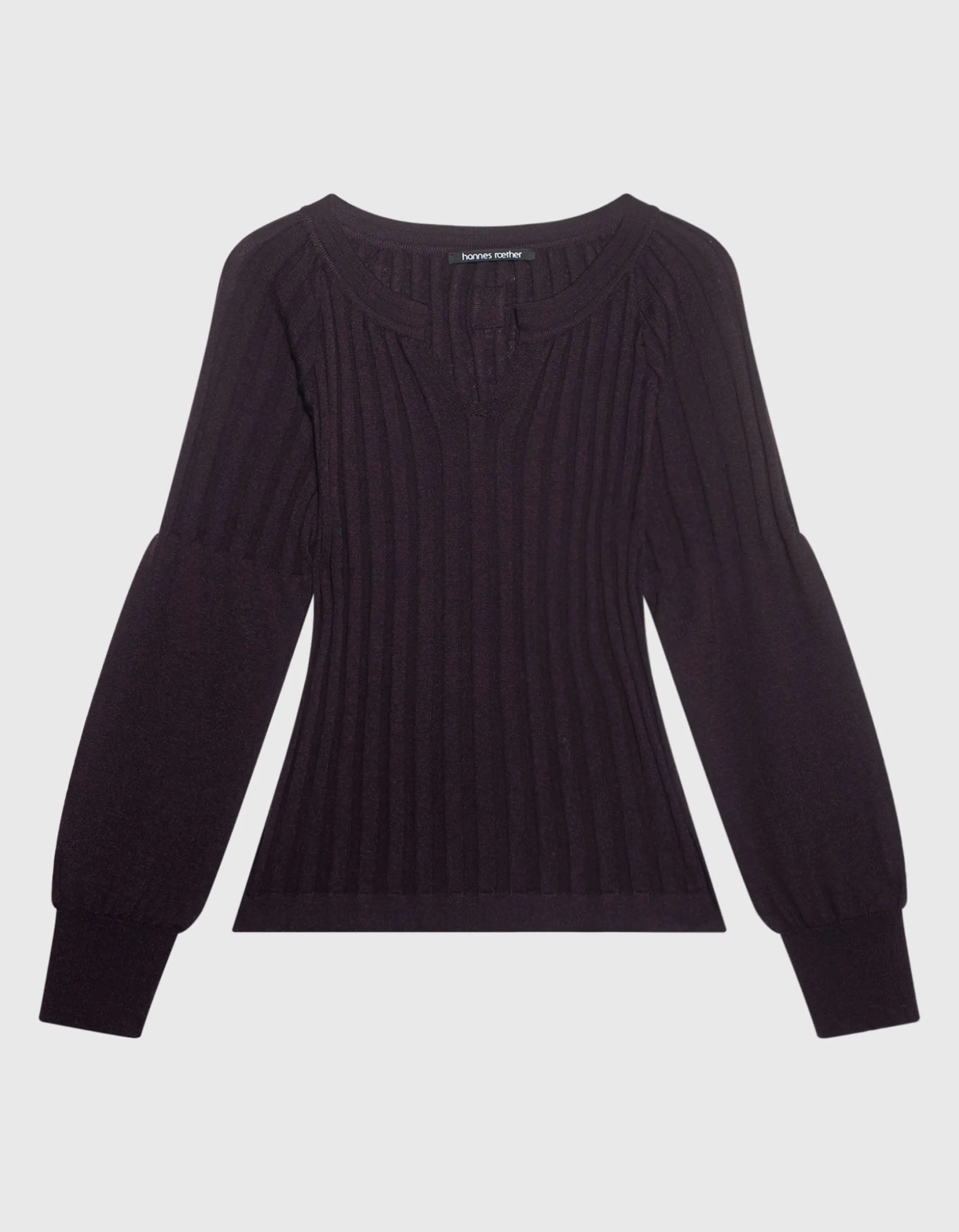 Geripptes Feinstrickpullover mit Schlitz-Ausschnitt