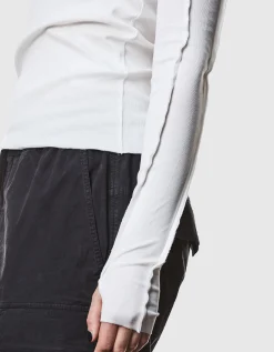 Geripptes Longsleeve mit Rundhalsausschnitt