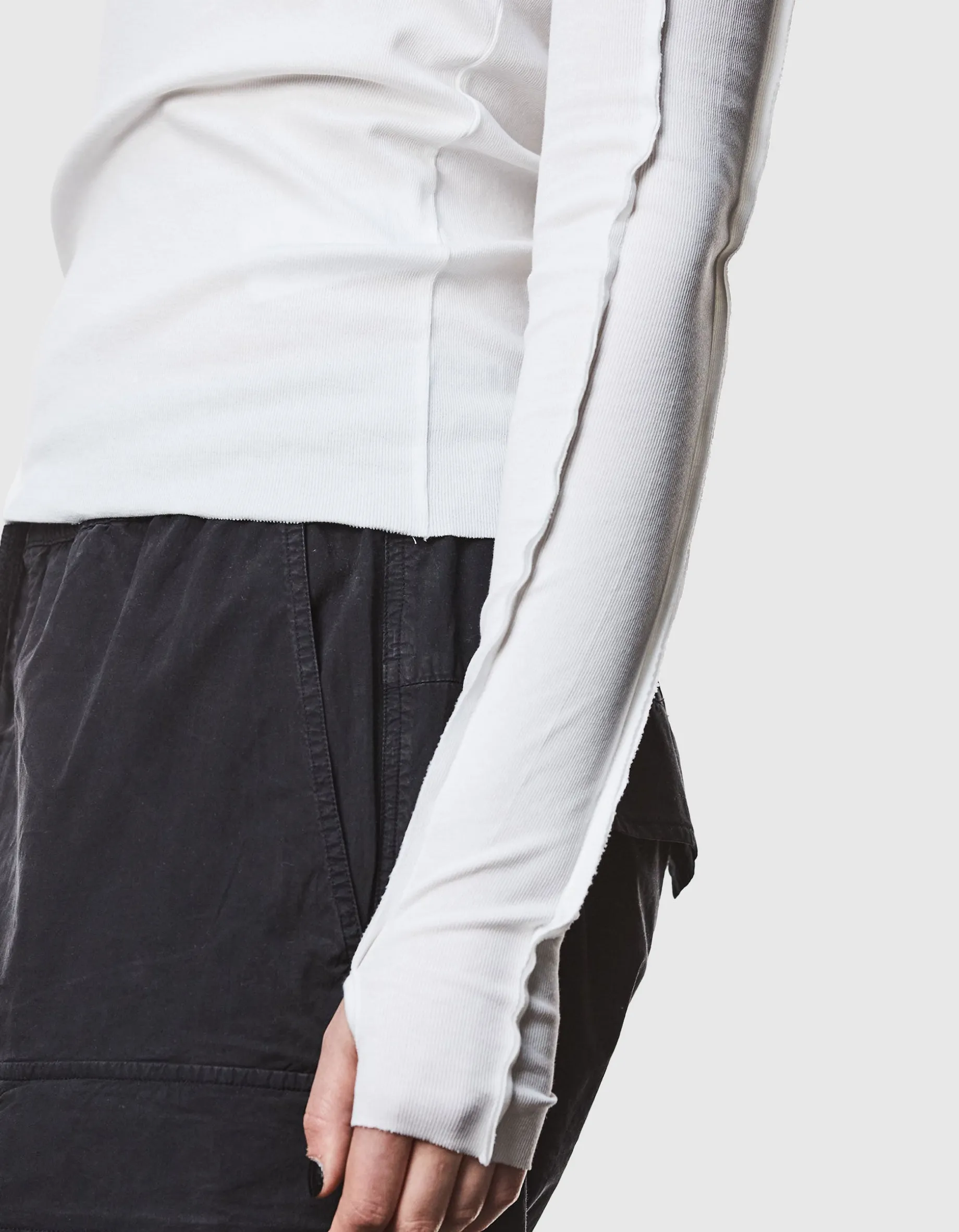 Geripptes Longsleeve mit Rundhalsausschnitt