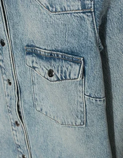 Jeanshemd mit Druckknöpfen