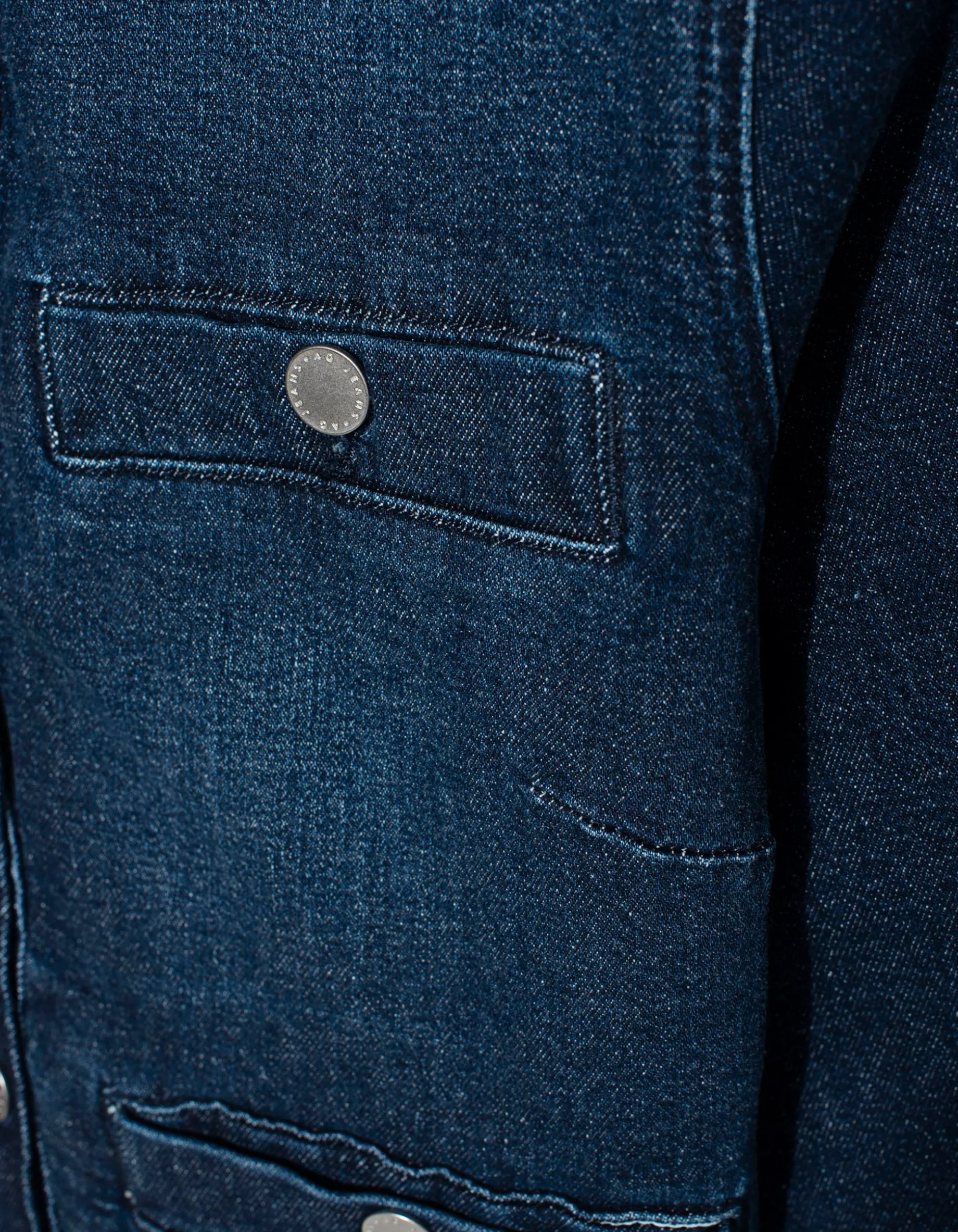 Jeansjacke mit Fransenkanten