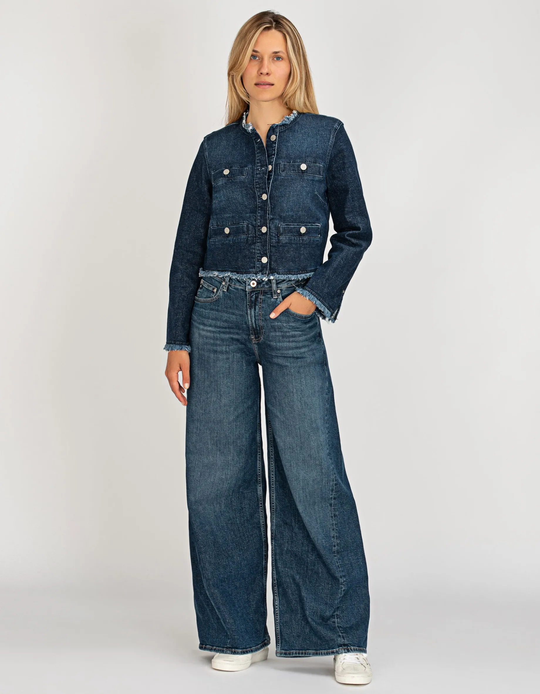 Jeansjacke mit Fransenkanten