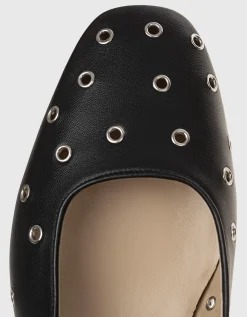 Leder-Ballerinas mit Metall-Ösen-Verzierung