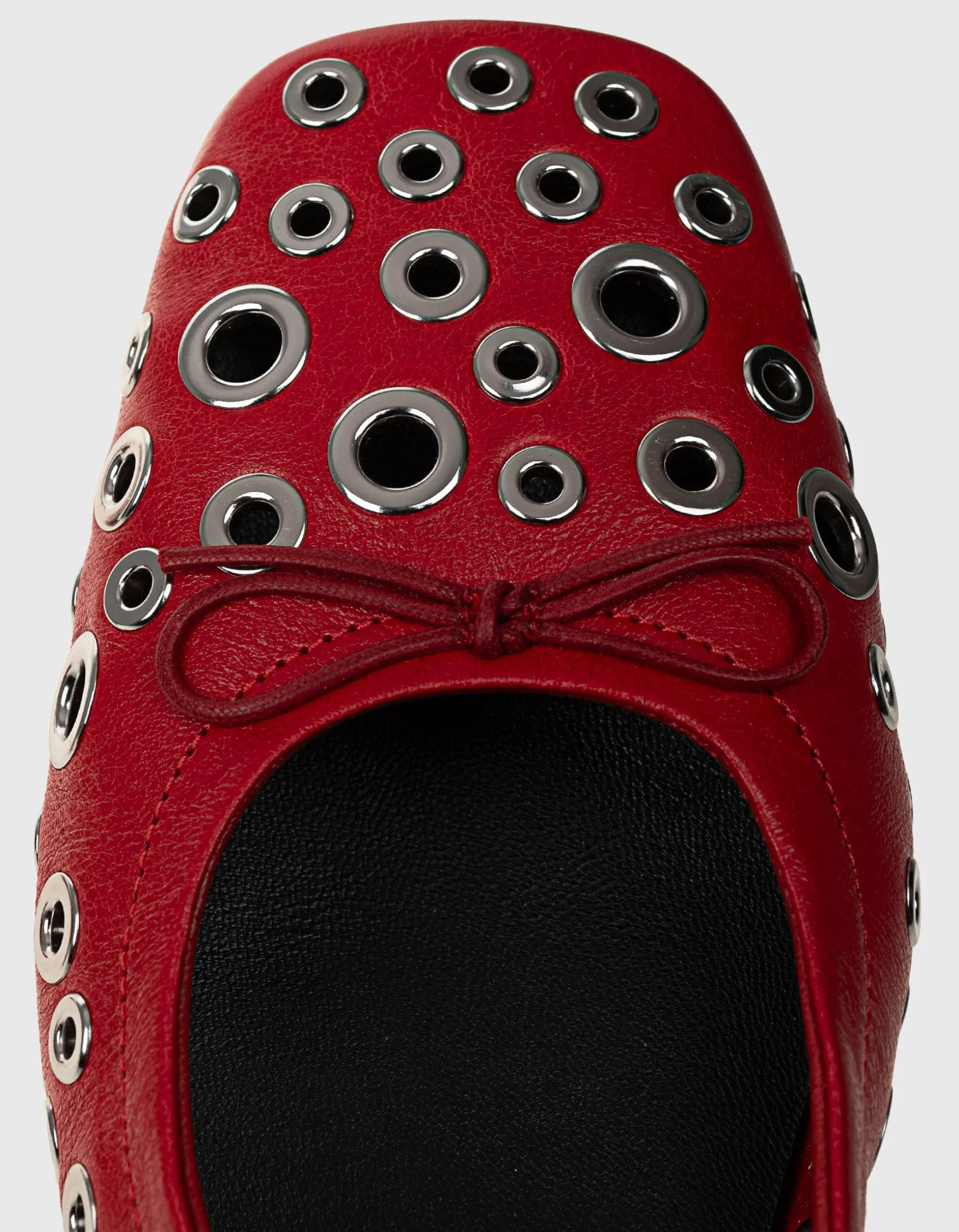 Leder-Ballerinas mit Metall-Ösen