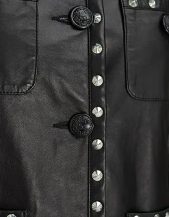 Lederjacke mit Nieten und verzierten Knöpfen