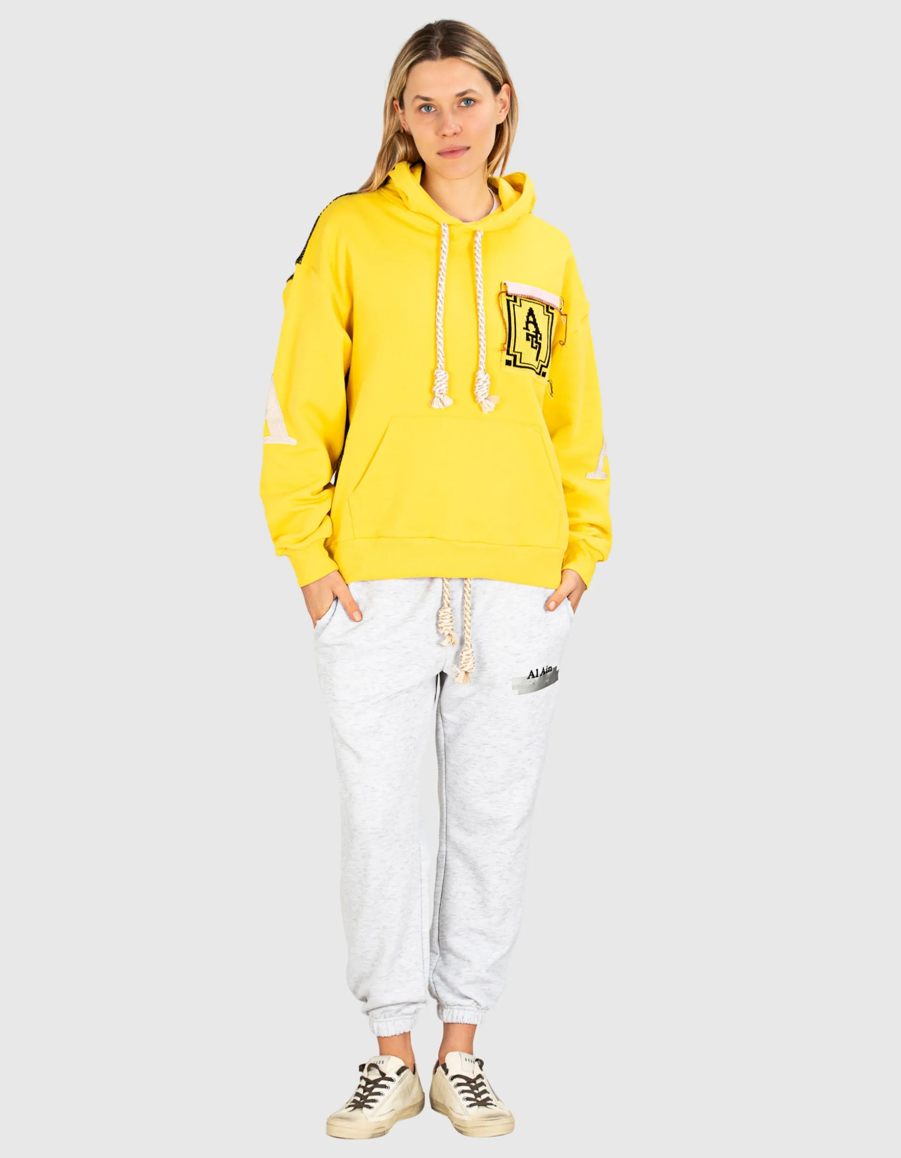 Limited Edition Oversize Hoodie mit Stickereien