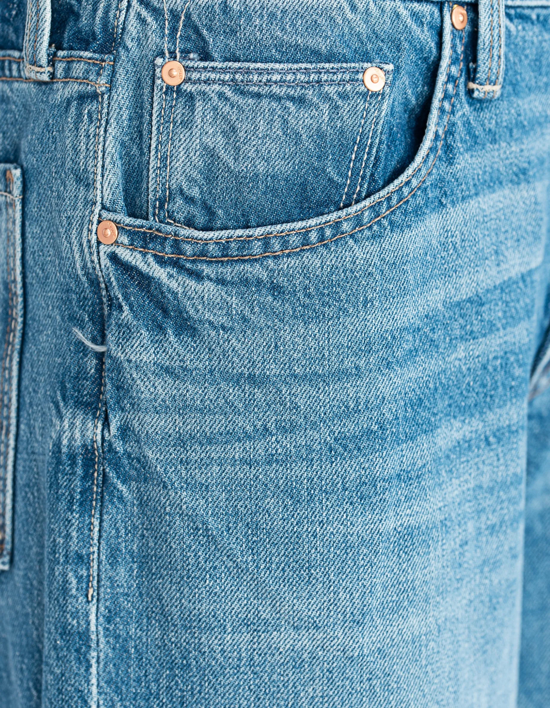 Low-Waist Wide-Leg Jeans