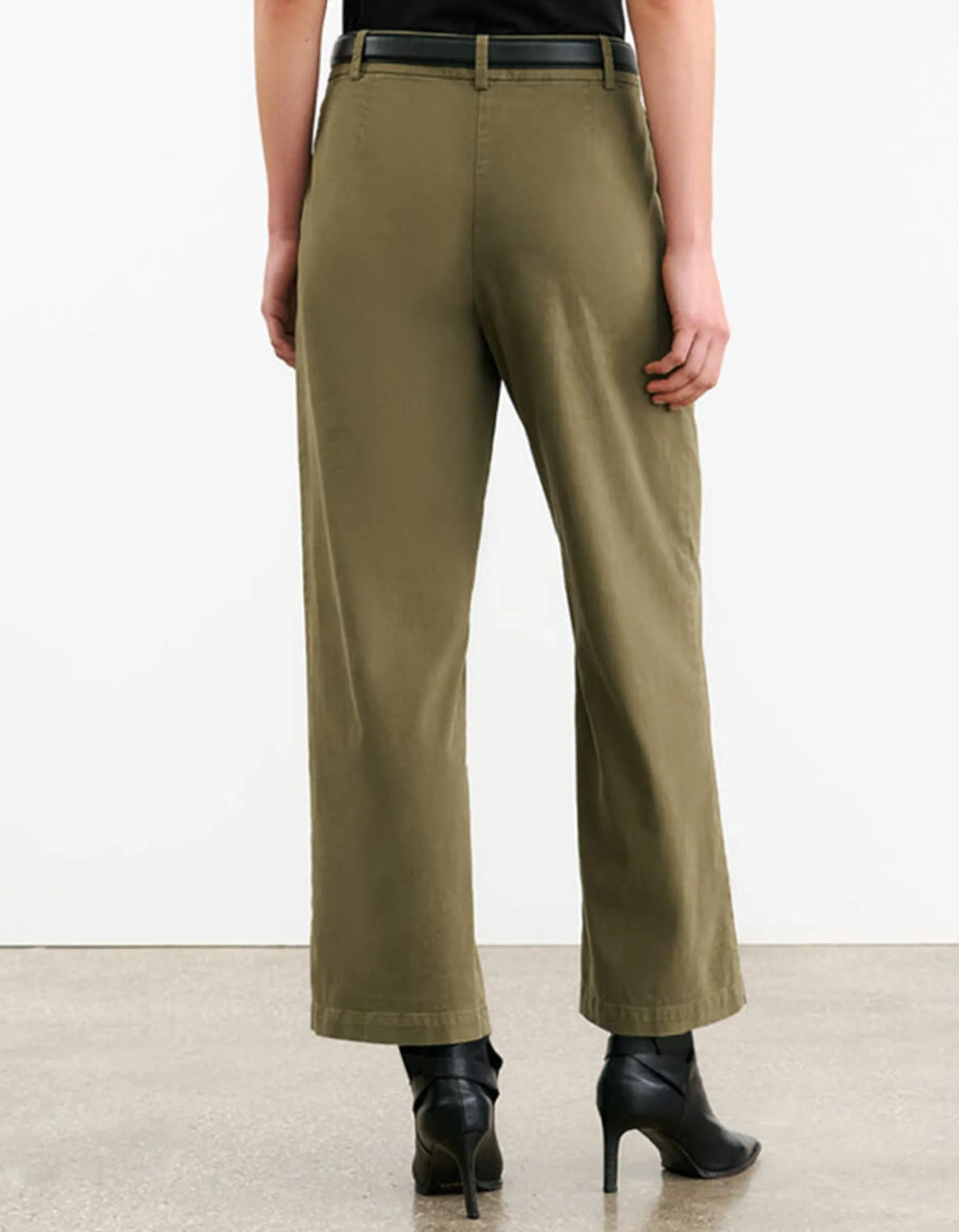 Mid-Rise Straight-Leg Hose Nohan