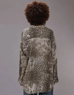 Oversize Destroyed-Hemd im Leo-Design