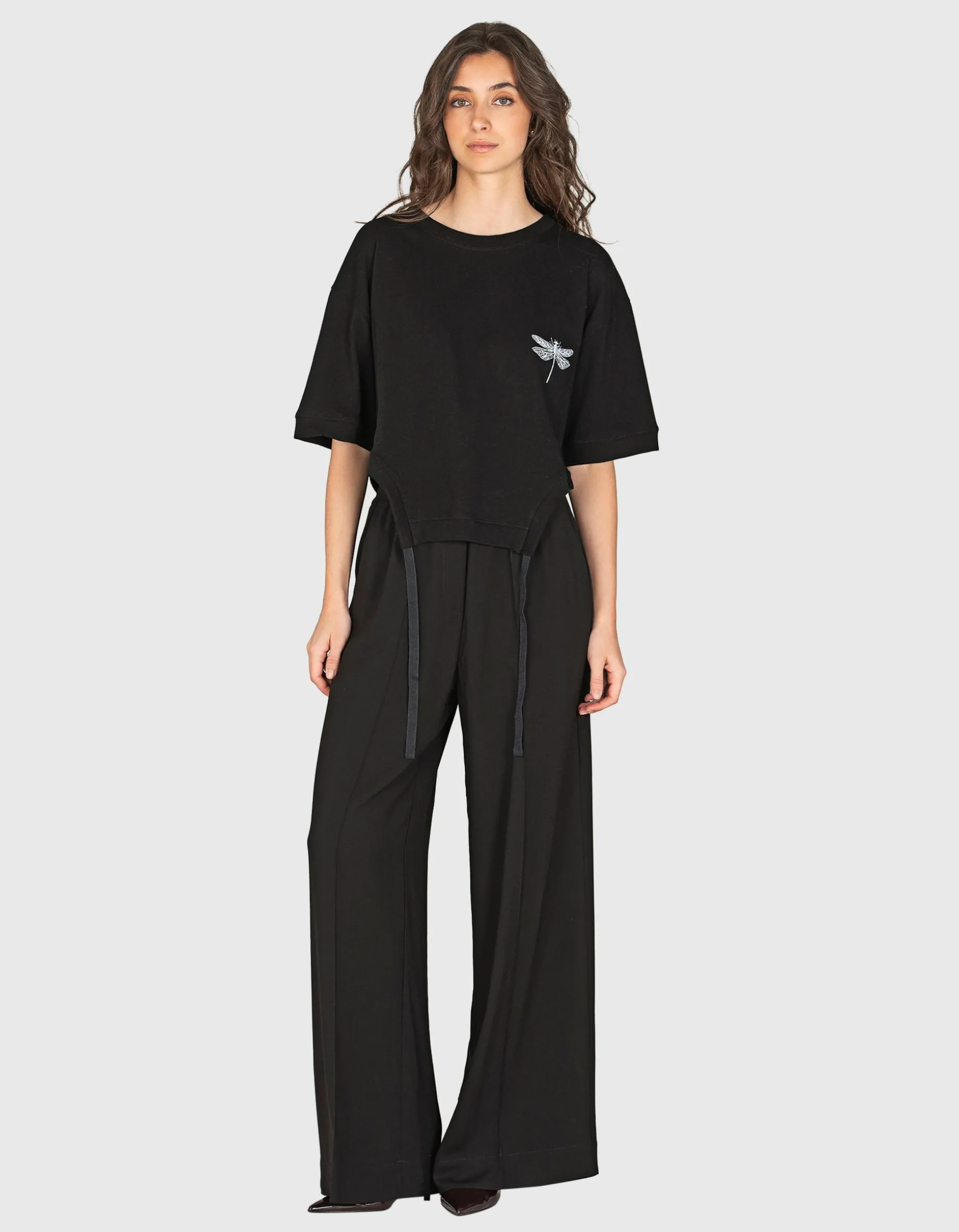 Oversize T-Shirt mit Binde-Details und dekorative Stickerei