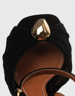 Samt-Heels Gleam mit dekorativer Metall-Verzierung