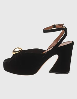 Samt-Heels Gleam mit dekorativer Metall-Verzierung