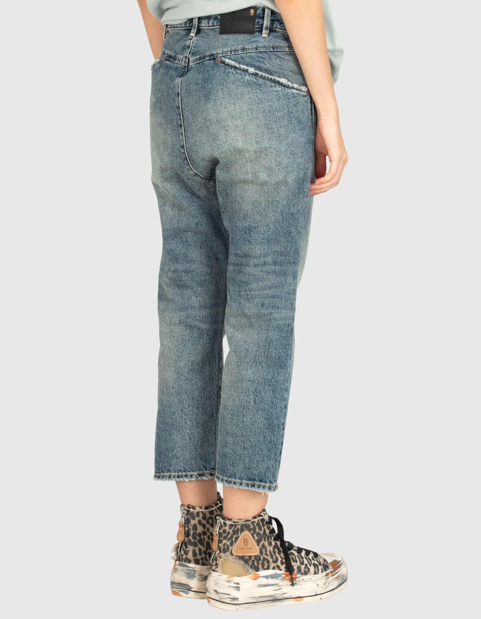 Washed-Out Jeans mit asymmetrischem Bund