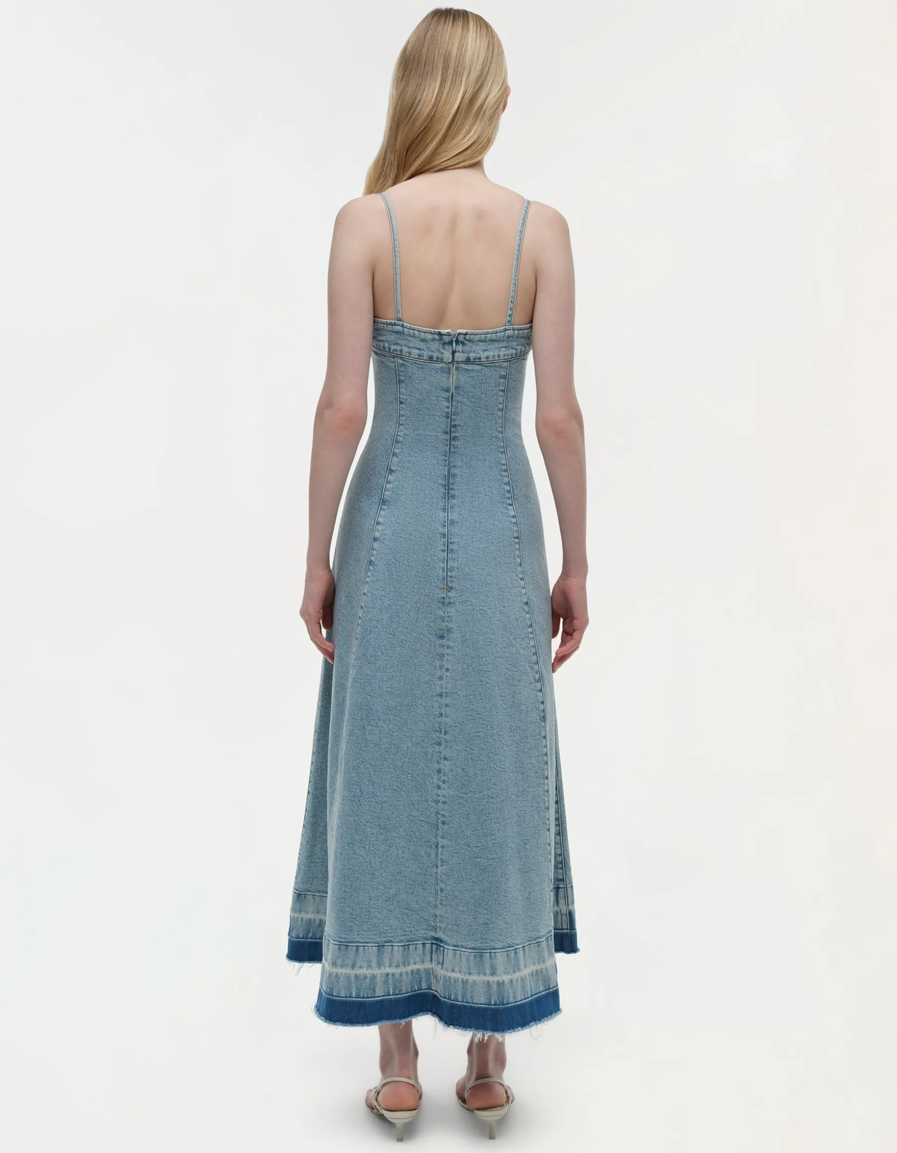 Washed-Out Jeanskleid mit offenem Saum