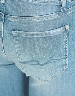Washed-Out Skinny Jeans Bloom