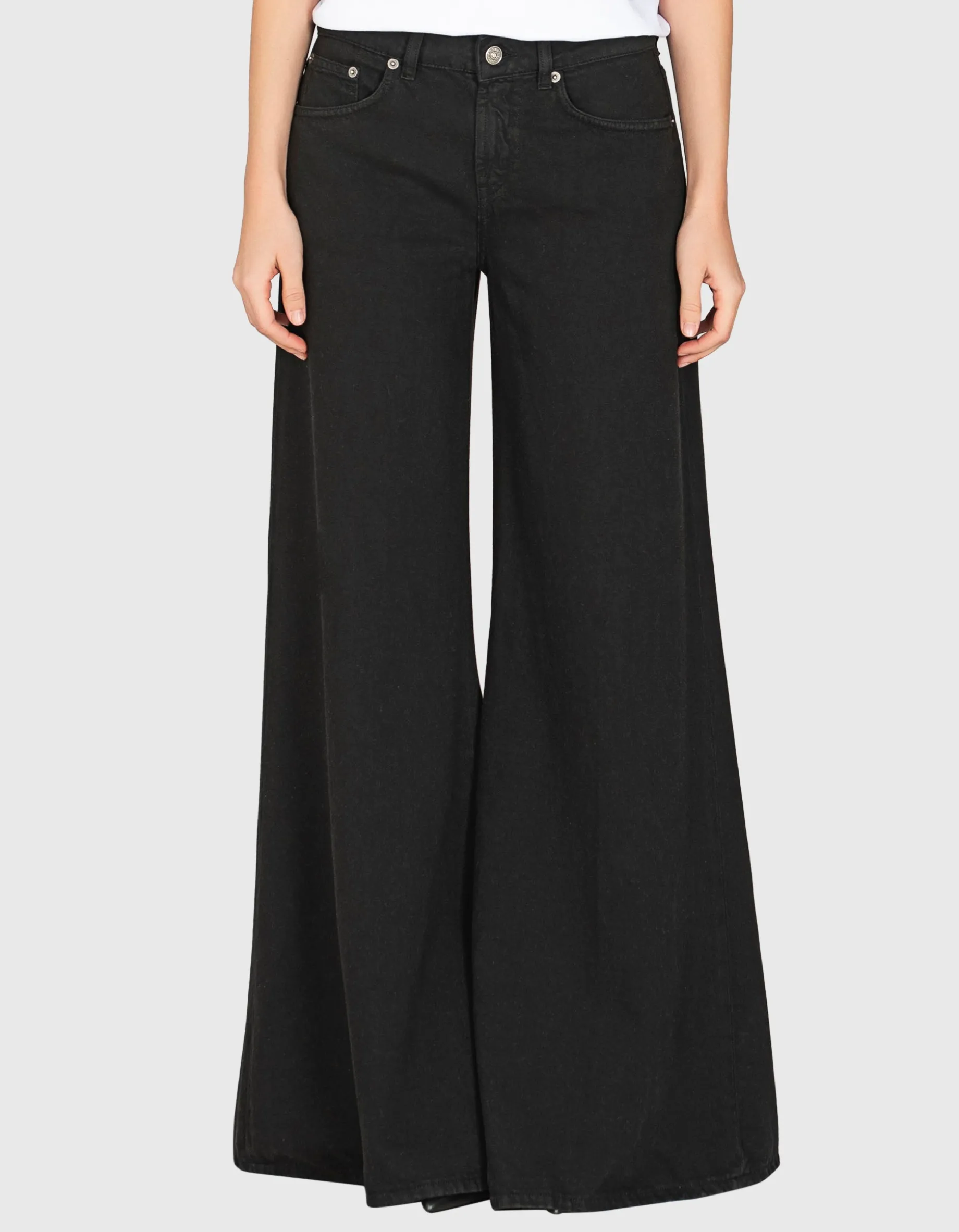 Wide-Leg Jeans