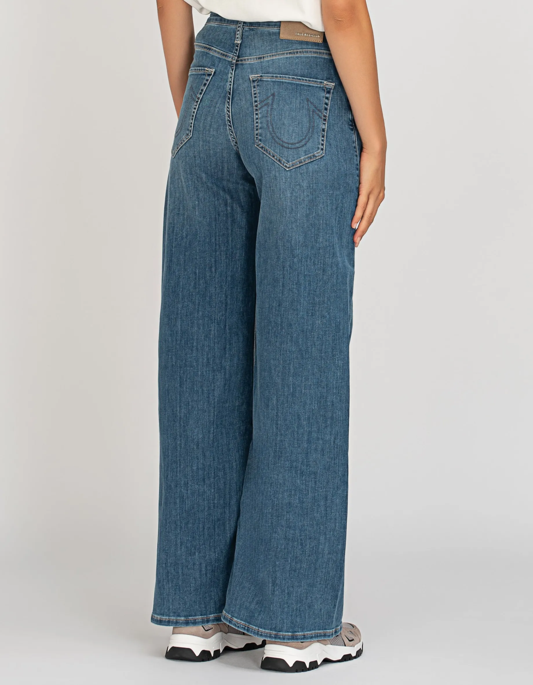 Wide-Leg Jeans
