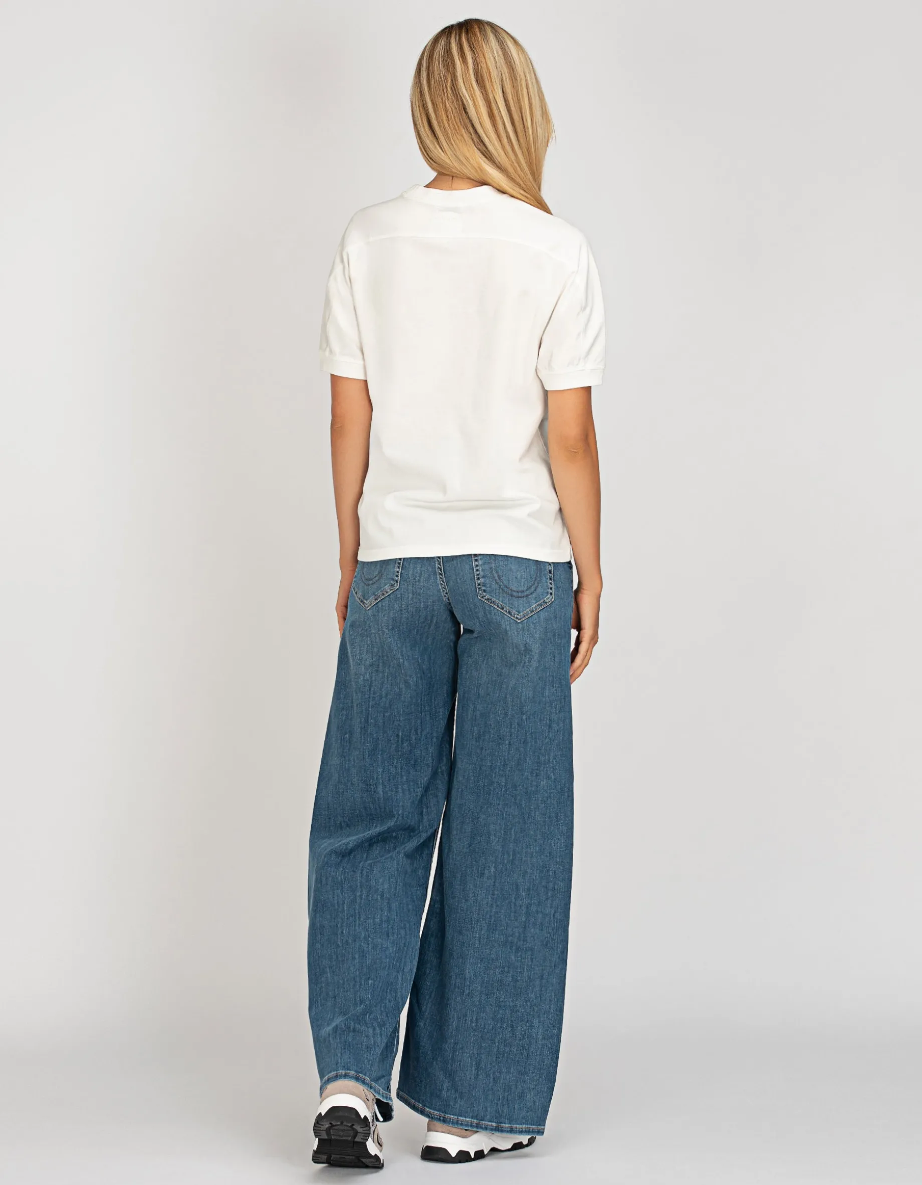 Wide-Leg Jeans