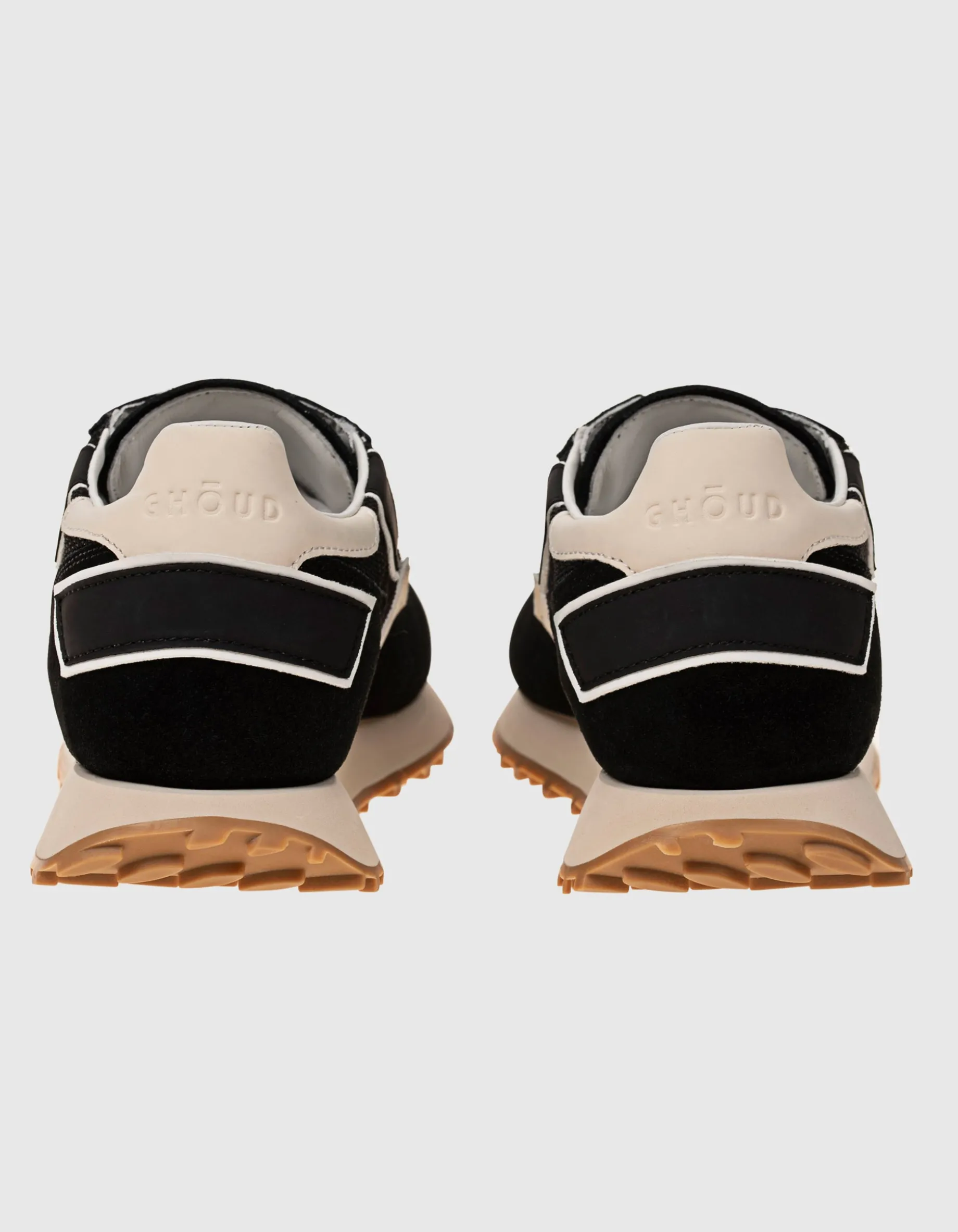 Wildleder-Sneaker mit Mesh-Details