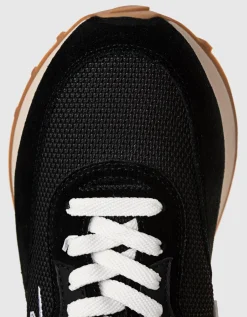 Wildleder-Sneaker mit Mesh-Details
